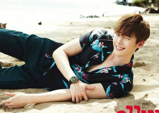 Lee Jong Suk tuoi tan trong loat anh chup mua he hinh anh