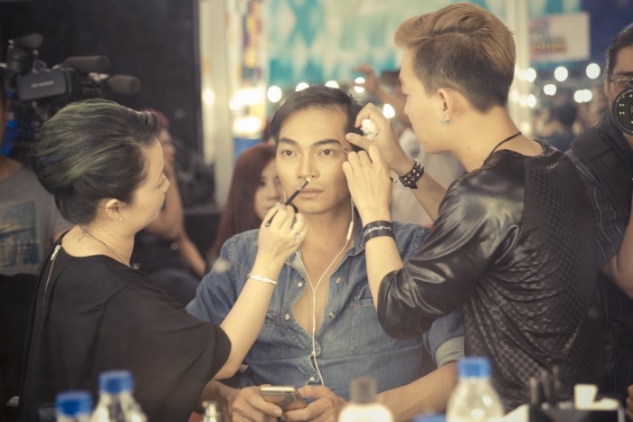 Anh không muốn gắn lông giả lên người.