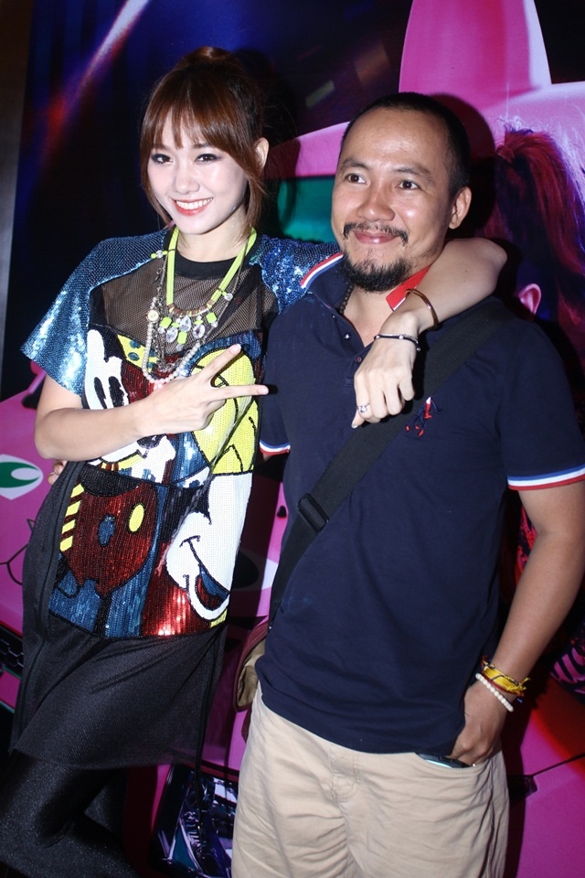 Tiến Đạt hối cưới.