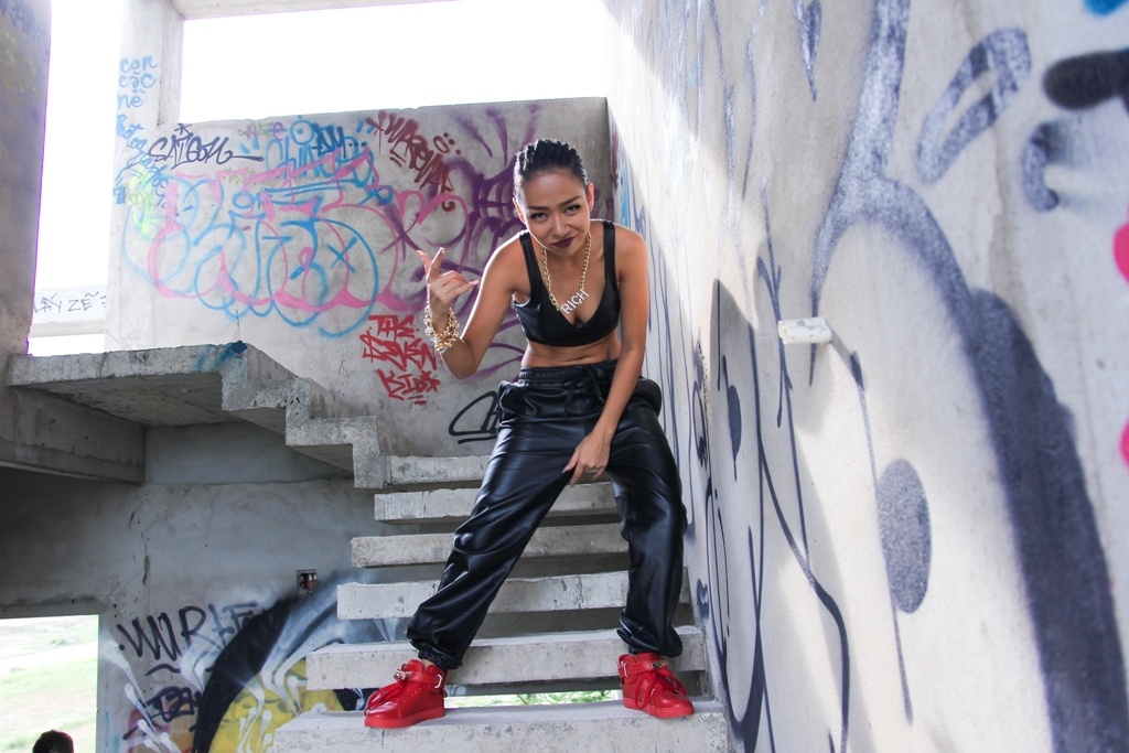 Thảo Trang cá tính khi quay MV.