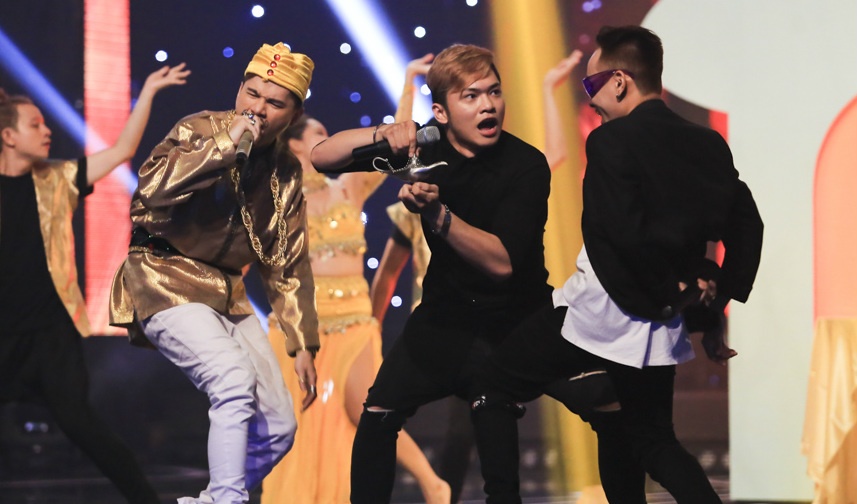 Hoang Ton - JC Hung - Bao Kun hat Um ba la hinh anh