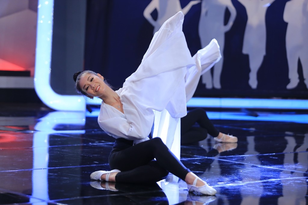 Sau 2 vòng căng thẳng, hai đội chơi có những phút thư giãn ở vòng 5 để tìm ra diễn viên múa lụa. Không quá khó để cả 2 đội đều lựa cọn nhân vật số 2. Kết quả, Minh Phương, người số 2 là diễn viên múa lụa.