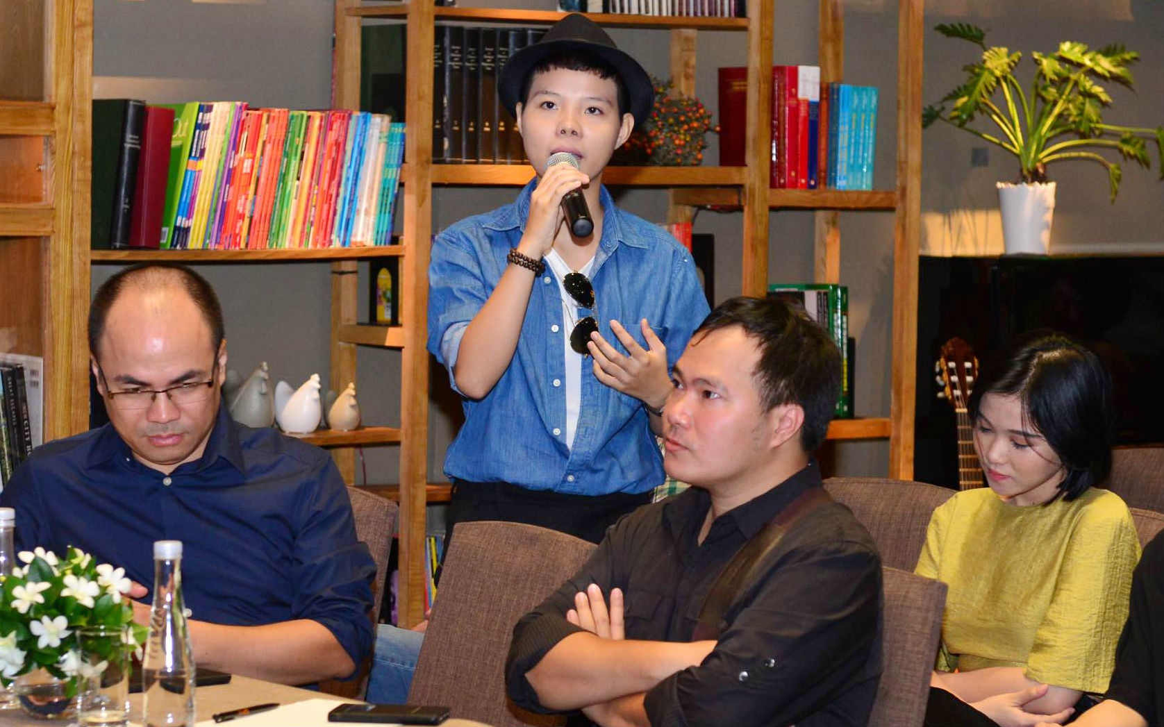 Bai hat Viet mua 10 tro minh de hap dan va gan khan gia hinh anh