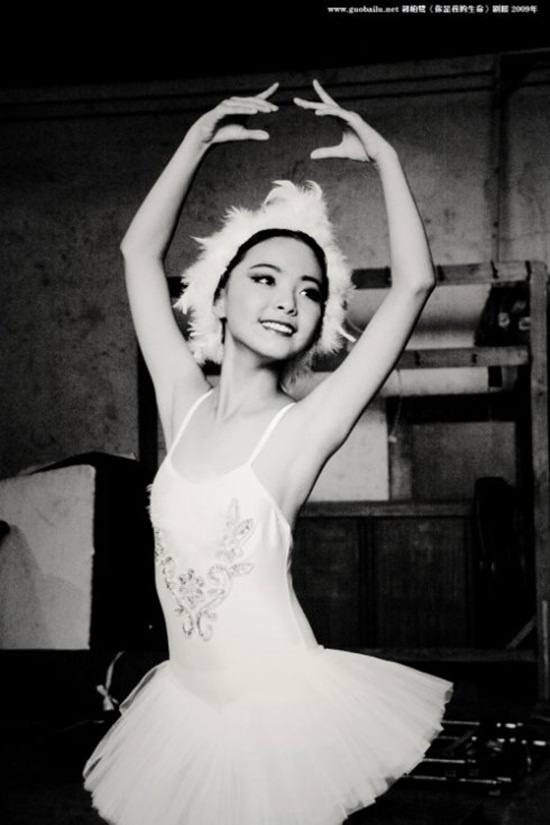 Năm lên 6 tuổi, Quách Bách Lộ bén duyên phim ảnh và sau đó liên tục được chọn tham gia nhiều dự án phim lớn. Quách Bách Lộ được đánh giá là sao nhí đa tài của làng nghệ Hoa ngữ. Bên cạnh diễn xuất, cô bé còn giỏi múa ballet, chơi đàn violon, vẽ tranh. Tuy nổi tiếng nhưng Bách Lộ không bao giờ lơ là việc học mà luôn có kết quả học tập xuất sắc.