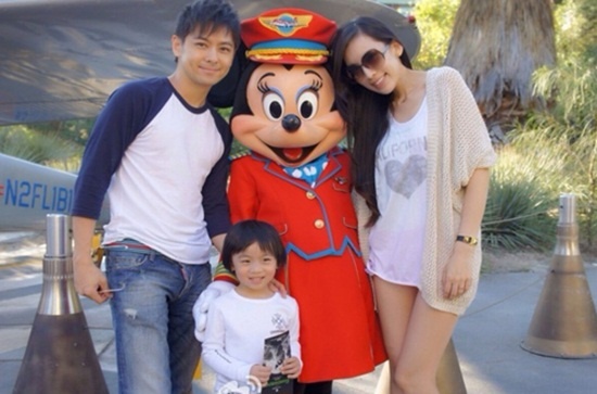 Anh cũng thu hút sự chú ý khi tham gia bộ phim City Hunter phiên bản Trung Quốc. Có thể nói, Lâm Chí Dĩnh là một trong những ngôi sao được ngưỡng mộ nhất hiện nay trong làng nghệ Hoa ngữ. “Chàng Đoàn Dự” không chỉ có sự nghiệp thành công mà còn có cuộc sống hạnh phúc viên mãn bên vợ đẹp, con xinh.