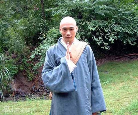 Cao Hổ - Hư Trúc: Cao Hổ được đánh giá cao về lối diễn đa dạng. Từ nhân vật chính diện đến phản diện, anh đều hoàn thành rất tốt. Hư Trúc trong Thiên long bát bộ là một trong những vai diễn ấn tượng nhất trong sự nghiệp của nam diễn viên này.