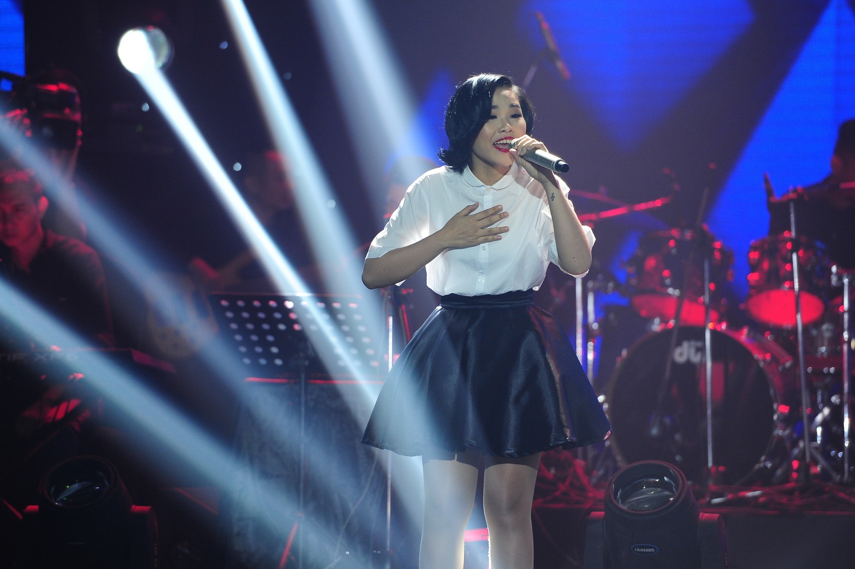 Tiết mục thứ 4 là ca khúc Em chẳng phải đồ ngốc do chính Trương Thảo Nhi – Giọng hát Việt sáng tác và trình bày. Cô chia sẻ nội dung ca khúc muốn nhắn nhủ các bạn nữ hãy luôn lạc quan, vui vẻ dù cho tình yêu có gặp nhiều nỗi buồn hay sự trắc trở. 