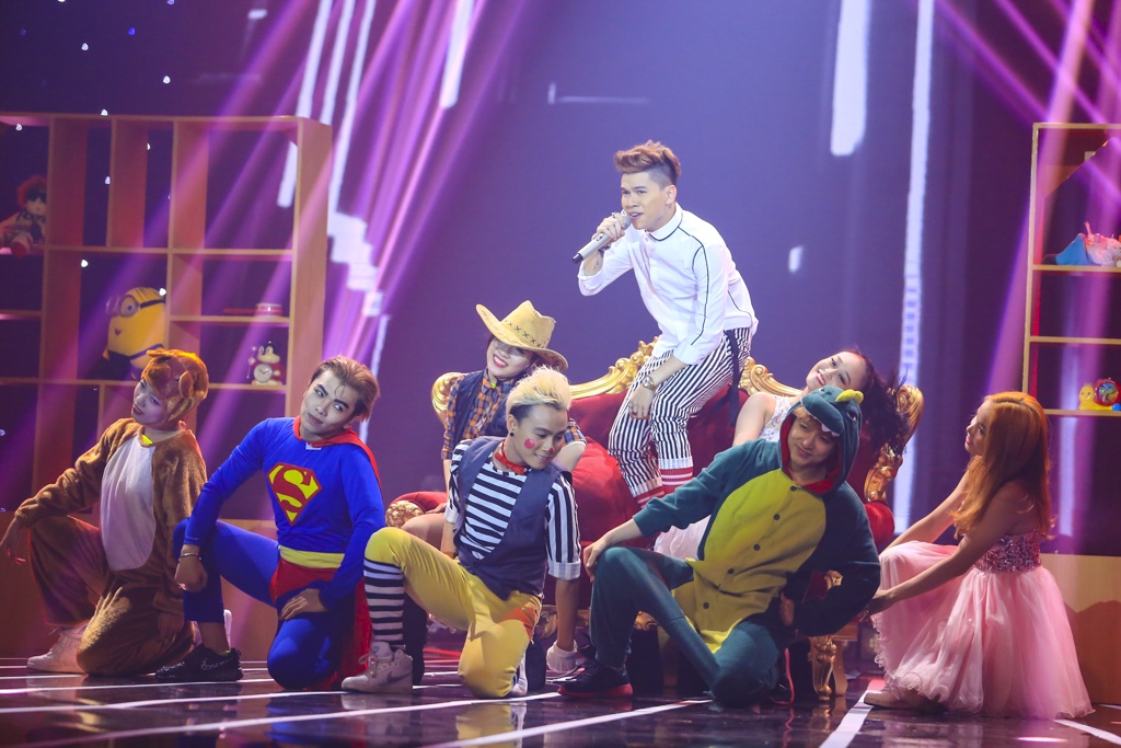 Hoàng Tôn đáng yêu với hình tượng hoàng tử bé.