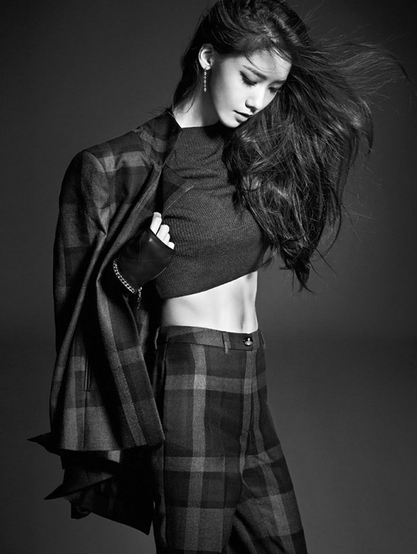 Yoona là một trong những thành viên không chỉ sở hữu nhiều fan nhất SNSD mà còn trên cả cộng đồng yêu Kpop. Vẻ đẹp trong sáng, thơ ngây của Yoona đã hạ gục biết bao trái tim nam thanh niên và thậm chí cả những bạn gái.