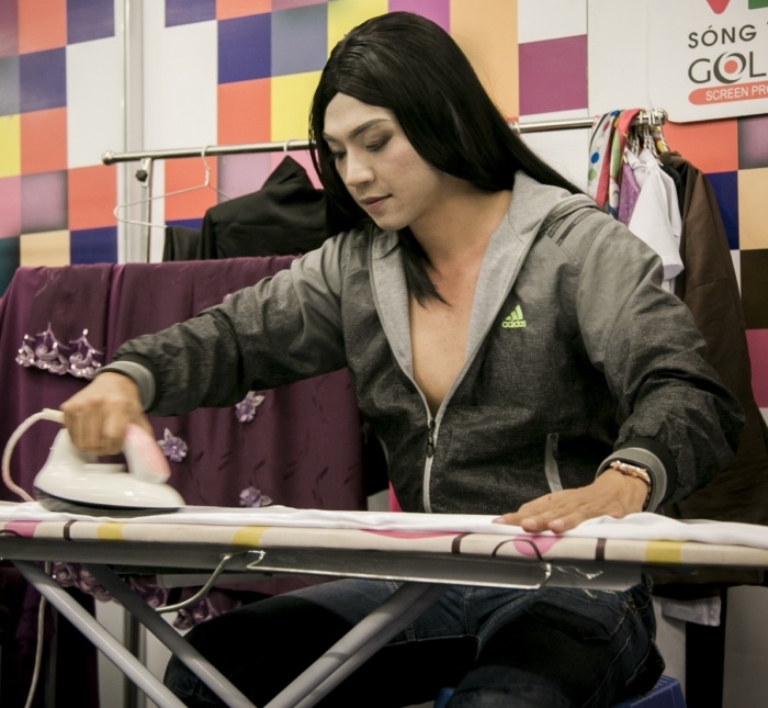 Mai Quốc Việt lại gây tò mò khi giả gái.