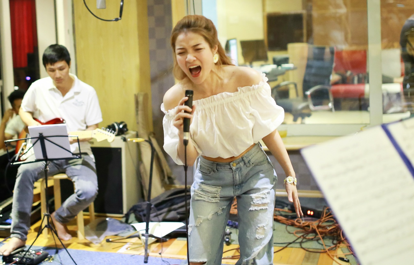 Thuy Top giam 10 ky de thi Tuyet dinh tranh tai hinh anh