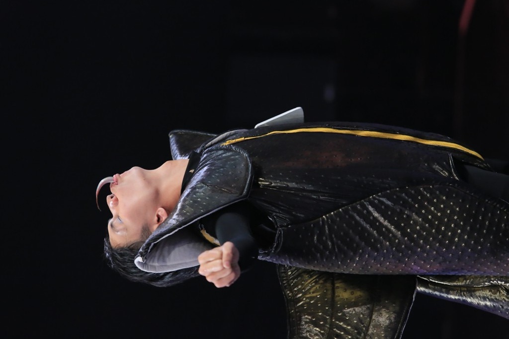 Hoài Linh – Việt Hương dùng phương pháp loại trừ nhưng đội khách may mắn tìm ra người bí ẩn là nhân vật số 4 - Nguyễn Hữu Khanh - diễn viên xiếc. Tỷ số được nâng lên 2-2.