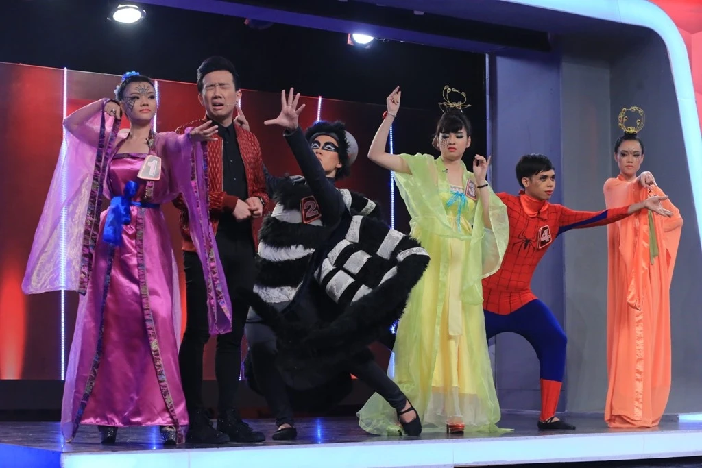 Tuy nhiên, ở vòng 4, Lâm Vinh Hải tiếc nuối vì để cảm tính áp đặt dẫn đến kết quả sai. Hai đội chơi tìm ra diễn viên múa nhện sau một lúc tra hỏi. Đội khách bị nhân vật số 4 đánh lừa trong khi Việt Hương tỉnh táo hơn, phát hiện ra người số 5. 