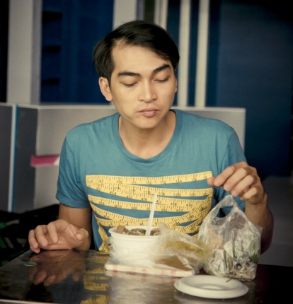 Khương Ngọc từng đóng giả Lưu Đức Hoa nên có nhiều kinh nghiệm cho Ái Phương.