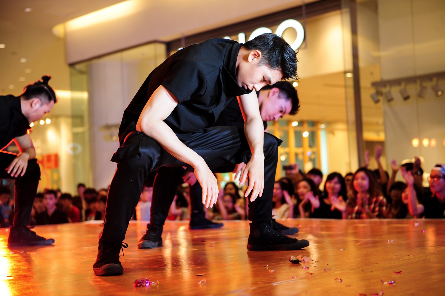 Sơn Lâm chọn cho mình một con đường phù hợp với giới trẻ hiện đại, không quá gai góc, cũng không dễ dàng nhưng vẹn cả đôi đường.