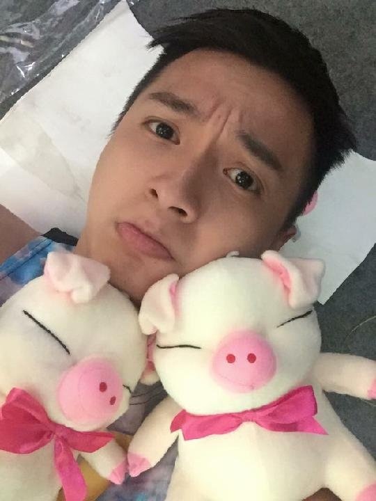 Ngô Kiến Huy ví von mình như chú heo khi chia sẻ trên Zalo hình ảnh mới nhất của anh. Sự hài hước của chàng Bắp khiến fan của anh thích thú.