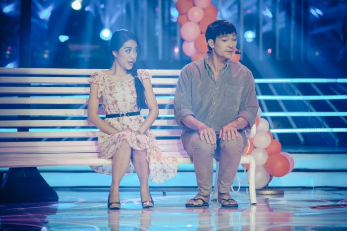 Khương Ngọc hóa thân thành Chí Tài với bài hát Nhỏ ơi. Hoài Linh phát biểu đầu tiên: “Gương mặt anh Tài có một đặc điểm rất đặc biệt, anh quay một cái là cái má đập vào môi luôn, chắc hai mươi năm sau mặt em mập lên may ra em mới làm được vậy. Khi em mới xuất hiện, anh thấy em rất giống, chỉ có nốt ruồi phải cao lên chút xíu”.