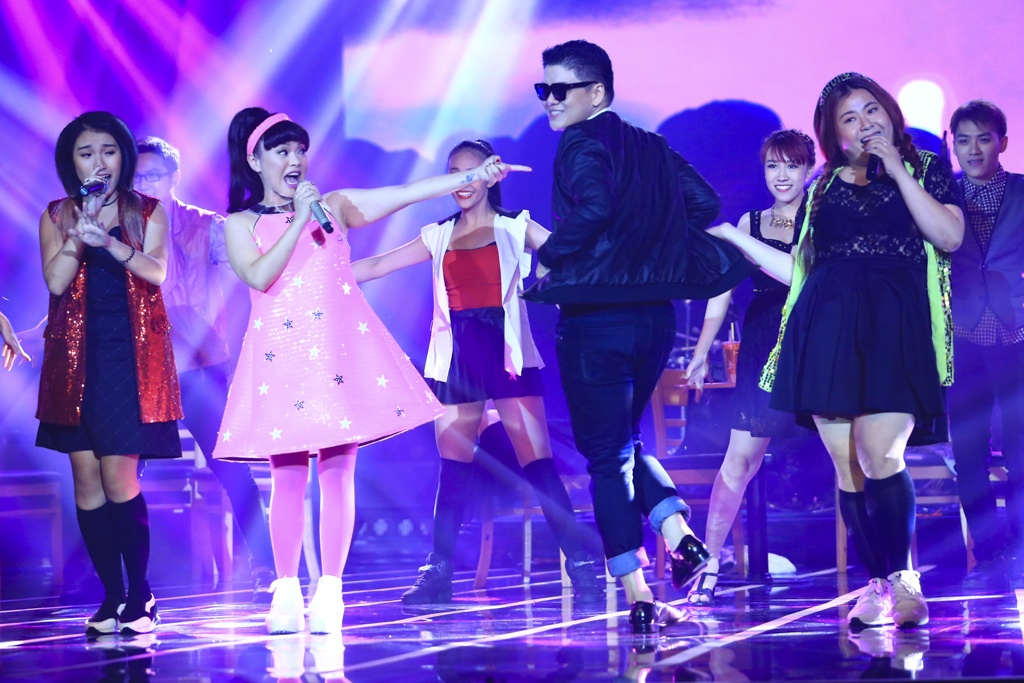 Phương Uyên lại cho rằng nữ ca sĩ hát mất tập trung, thiếu kiểm soát và bị trật nhịp. Tuy nhiên, nữ nhạc sĩ cá tính khẳng định Hải Yến bị chi phối bởi bên ngoài nên có thể thông cảm.