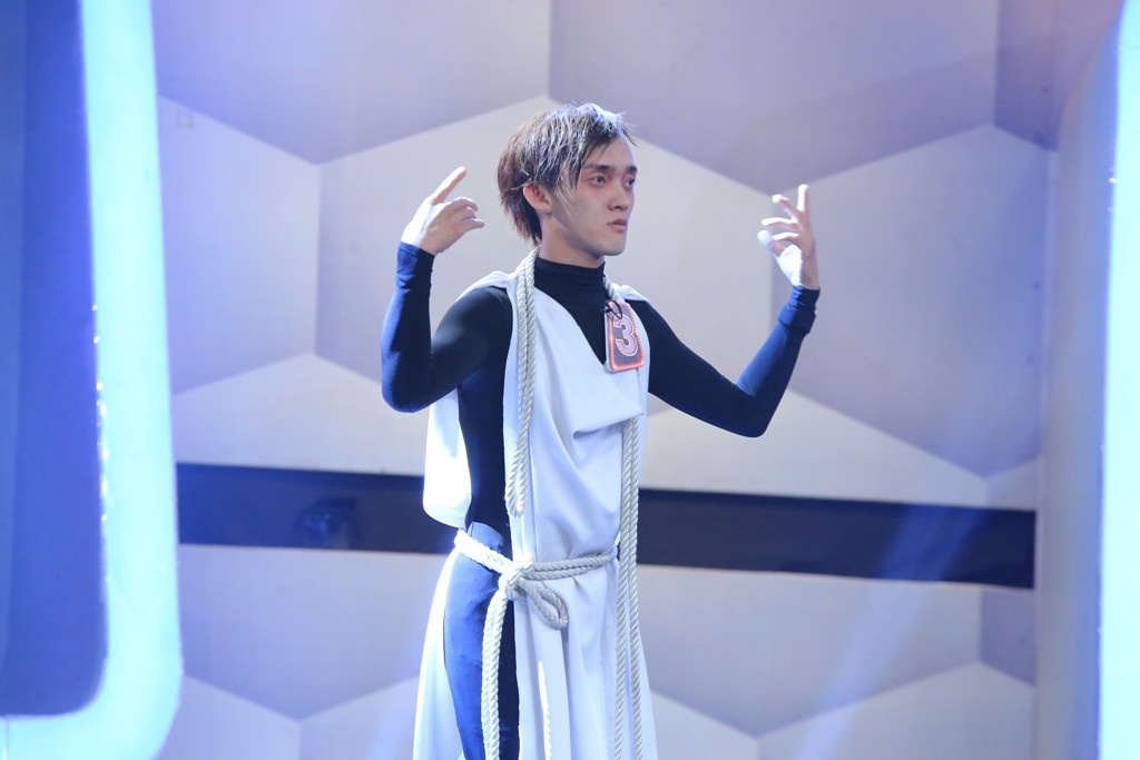 Người bí ẩn là nhân vật số 3 – Huỳnh Phúc Đức - thợ cắt tóc chuyên nghiệp. Tỷ số 2-2 và họ sẽ phân định thắng thua ở vòng 5.