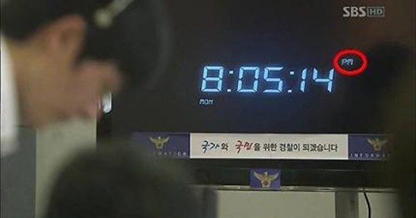 Trong bộ phim truyền hình Ghost, đồng hồ đang hiện giờ chiều...
