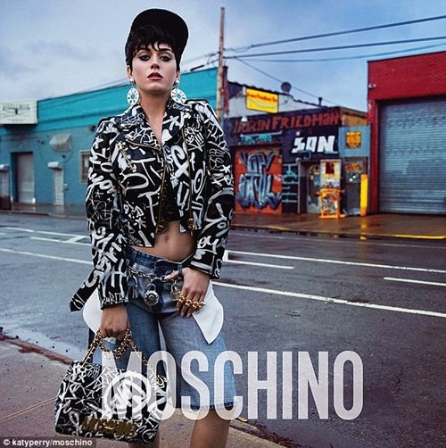 Hình ảnh của Katy Perry trong chiến dịch quảng cáo luôn biến hóa và cá tính.