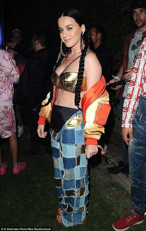 ... hay lễ hội âm nhạc Coachella.