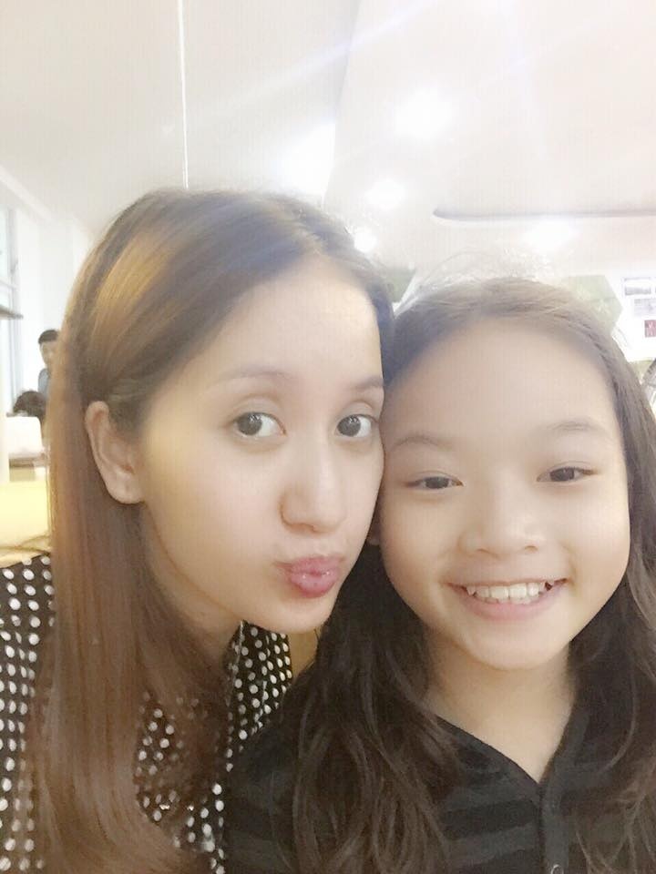 Đang trong thời gian bầu bí nên Khánh Thy thường để mặt mộc.