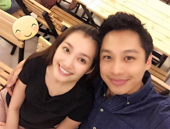 Trúc Diễm mộc mạc khi đi chơi cùng chồng.