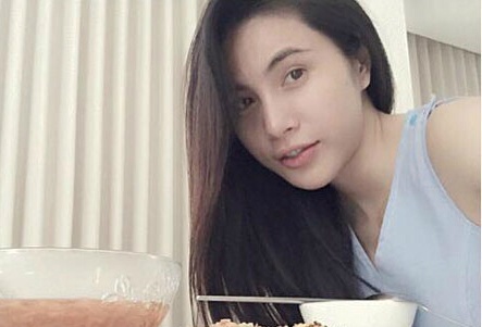 Sao Viet moc mac khi khong son phan hinh anh