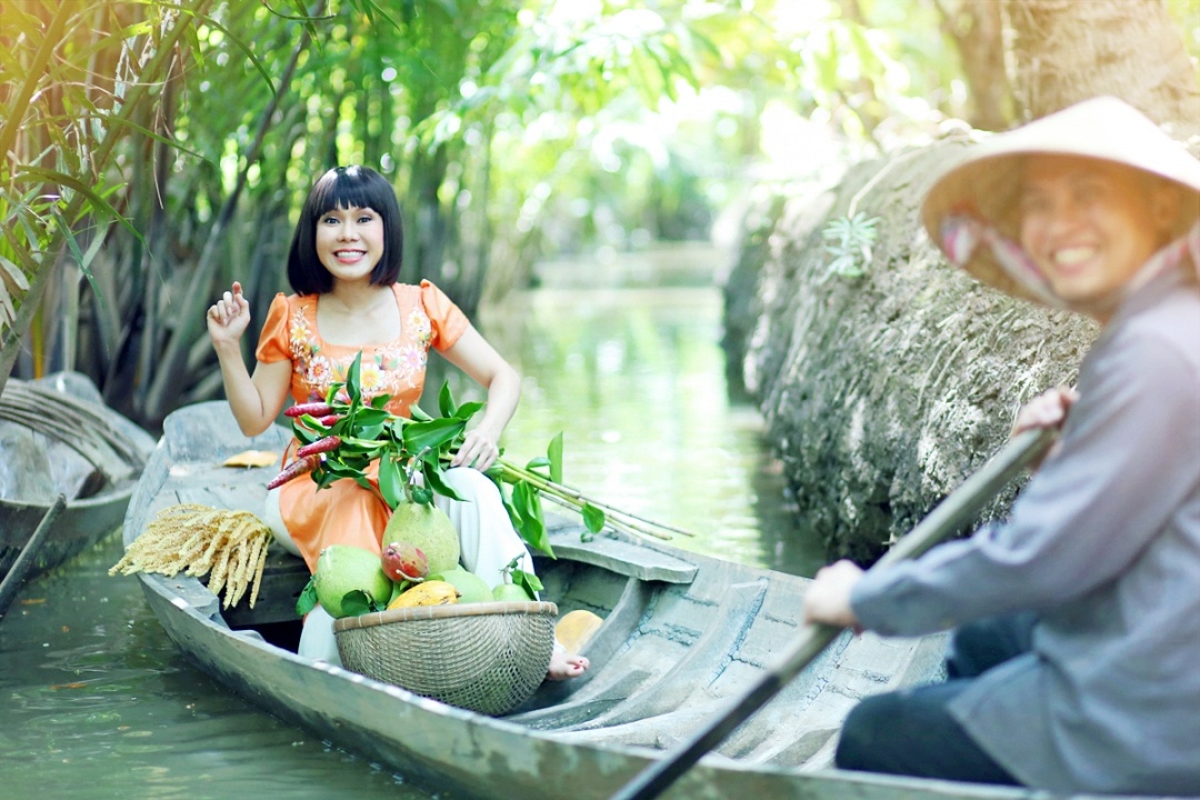 Viet Huong song tu te tren san khau lan ngoai doi hinh anh