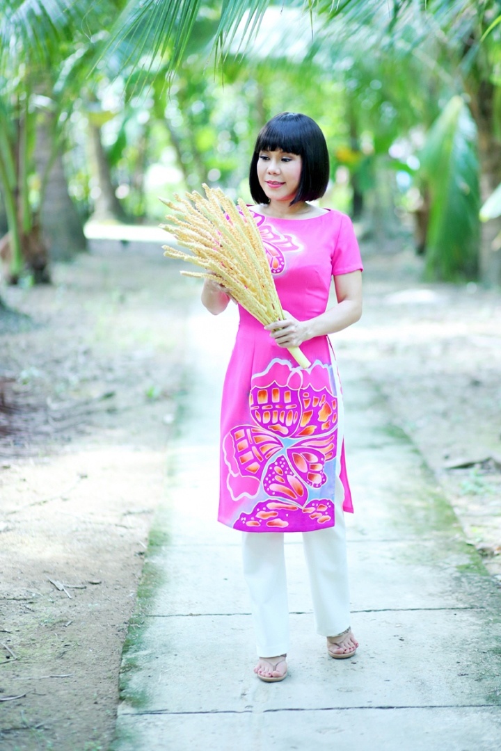 Thời gian gần đây, Việt Hương liên tục gây ấn tượng với khán giả Việt Nam bằng những show truyền hình thực tế như Người bí ẩn, Ơn giời, cậu đây rồi!, Hội ngộ danh hài… 