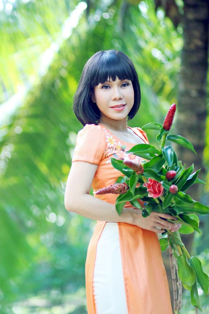 Nữ danh hài ít khi cho mình được thời gian rãnh rỗi. Mặc dù công tác từ thiện luôn được đề ra kế hoạch định kỳ hàng tháng nhưng những ngày nào không có lịch làm việc, chị lại tất bật đi hỏi han những nơi cần giúp đỡ rồi vận động anh chị em nghệ sĩ ở hải ngoại. 