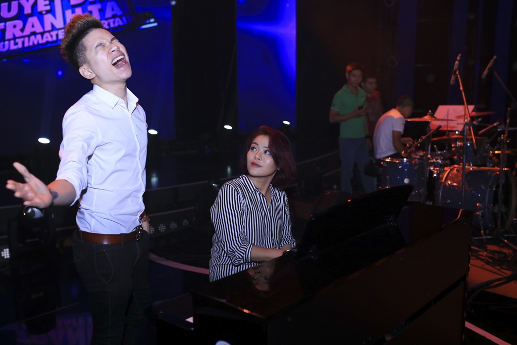 Giọng ca Mọi sự chỉ vì em sẽ thể hiện lại See you again và Tìm - ca khúc do anh sáng tác gắn liền với tên tuổi của Min (St.319), cuối cùng là hit Nói với em. 