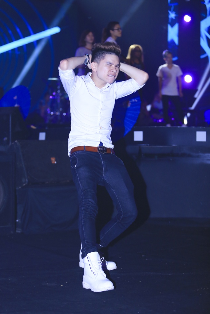 Kết quả ở Tuyệt đỉnh tranh tài đều do khán giả quyết định, điều này giúp Hoàng Tôn có nhiều lợi thế bởi anh sở hữu lượng fan đông đảo. Tuy nhiên, nam ca sĩ đã lên tiếng bác bỏ: “Tôi không có lượng fan khủng như nhiều người nghĩ. Ngay từ khi bắt đầu con đường âm nhạc, có những người bạn, anh chị em đã luôn bên tôi đến giờ. Tôi thấy mình may mắn khi có những người tuyệt vời bên cạnh”. 