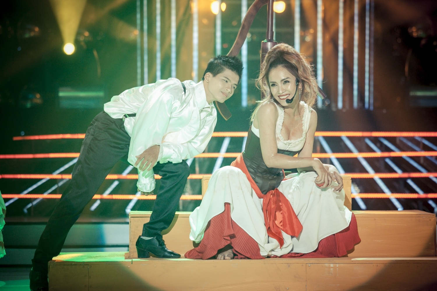 Ái Phương rơi vào thế khó khi bốc thăm Anna Caterina Antonacci với bài Habanera trích trong vở nhạc kịch Carmen. Tác giả Trót yêu phải luyện giọng soprano để có thể lên cao ở những quãng rộng. Người đẹp đã tìm Đồng Lan cấp tốc để nữ đồng nghiệp thị phạm cho cô tiếng Pháp. Hoài Linh cho rằng cô đã trở thành một ca sĩ thực thụ.