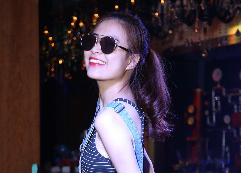 Me Hoang Thuy Linh ho tong con gai di tap hat hinh anh