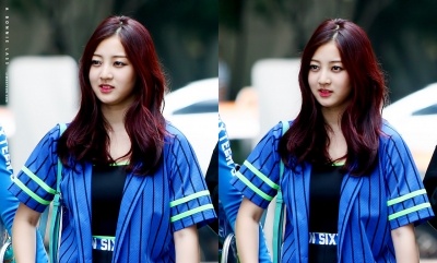 16 tuổi nhưng Jihyo đã có tới 10 năm làm thực tập sinh tại JYP. Do được rèn luyện trong thời gian dài nên giọng hát, kỹ năng thanh nhạc của Jihyo rất vững vàng.