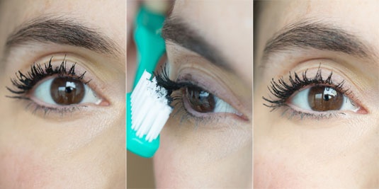 Nếu bạn lỡ tay chải quá nhiều mascara, hãy dùng một chiếc bàn chải mới (không dùng bàn chải cũ để tránh nguy cơ bị mắt bị tấy đỏ hay nhiễm khuẩn) và chải lông mi từ gốc đến ngọn. Chiếc bàn chải sẽ lấy đi những cục vón của mascara và để lại một hàng mi cong dày hoàn hảo.
