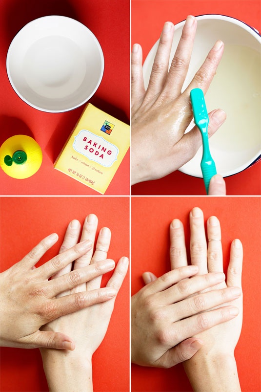 Pha một tách nước với nửa tách nước cốt chanh và một muỗng canh baking soda. Nhúng bàn chải đánh răng vào hỗn hợp dung dịch và nhẹ nhàng chải lên những chỗ có nhiều vết rám nắng. Hỗn hợp nước cốt chanh này sẽ tẩy đi bất cứ vết thâm nào quá sẫm màu.