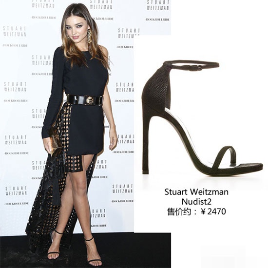 Trong một buổi công chiếu phim ở Paris, siêu mẫu Úc Miranda Kerr điệu đà với xăng đan Stuart Weitzman màu đen.