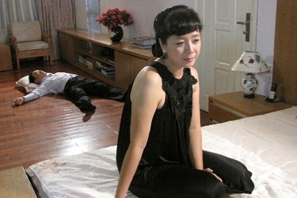 Cuộc sống vợ chồng hạnh phúc chỉ là giả tạo.