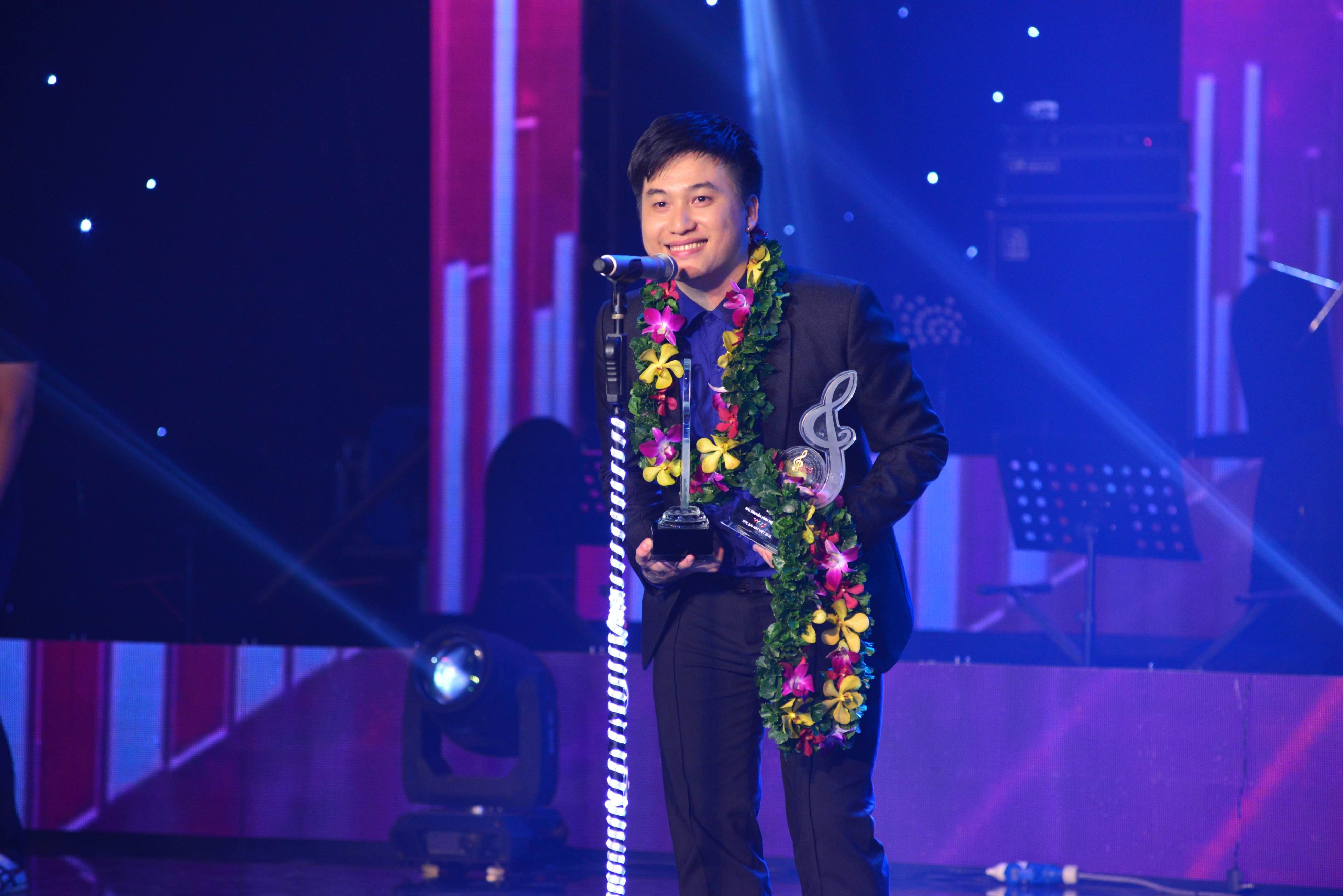 Sau quá trình làm việc, Hội đồng thẩm định quyết định trao giải thưởng Bài hát của tháng cho ca khúc Chiếc hôn phớt của tác giả trẻ Phạm Hải Âu. Bên cạnh đó, giải Ca sĩ thể hiện hiệu quả nhất thuộc về Tô Minh Đức. 