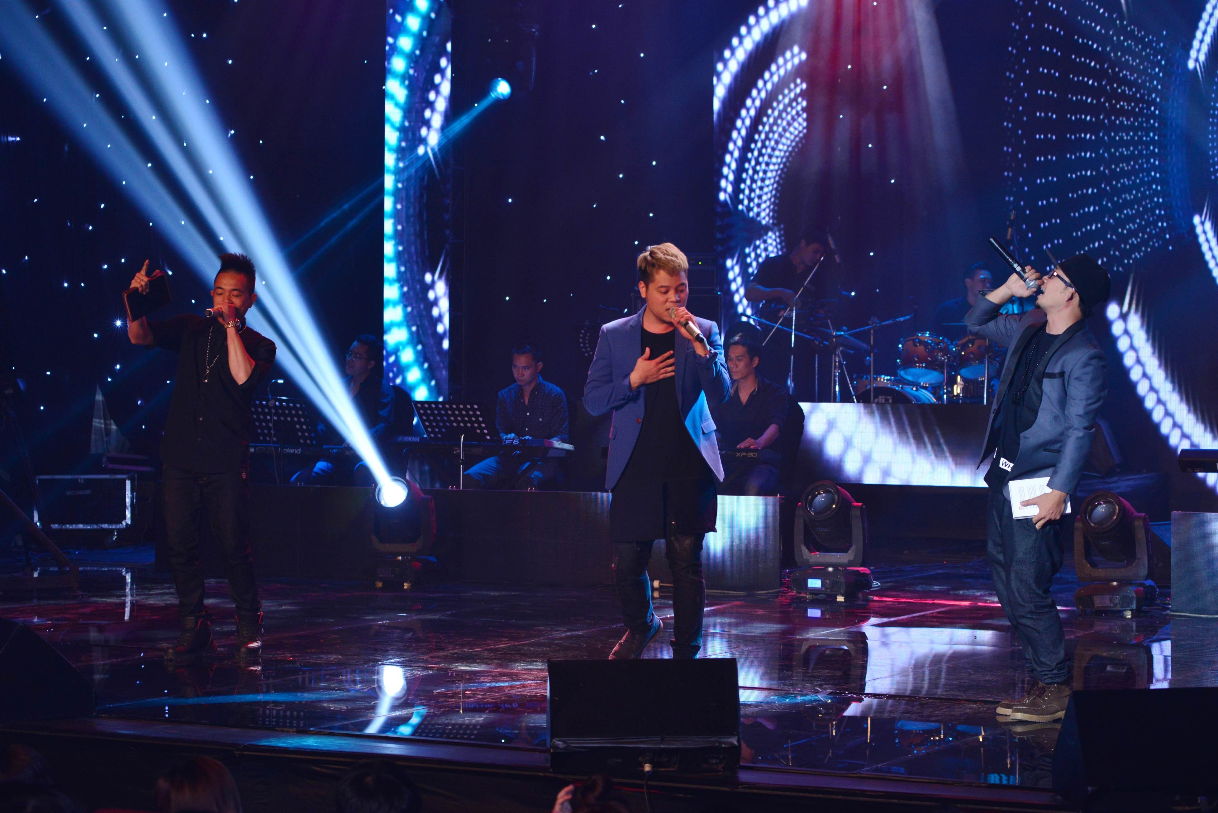 Chân trời của tác giả Tuấn Phong đã được thể hiện qua giọng ca của Dương Trần Nghĩa và phần hỗ trợ đọc rap của Phúc Bồ và Hà Lê. Ca khúc này được sáng tác theo thể loại pop RnB vào năm 2011. Nội dung ca khúc là nói về sự khao khát của tuổi trẻ muốn thoát ra khỏi những điều bình thường để vươn đến những hy vọng trong cuộc sống. 