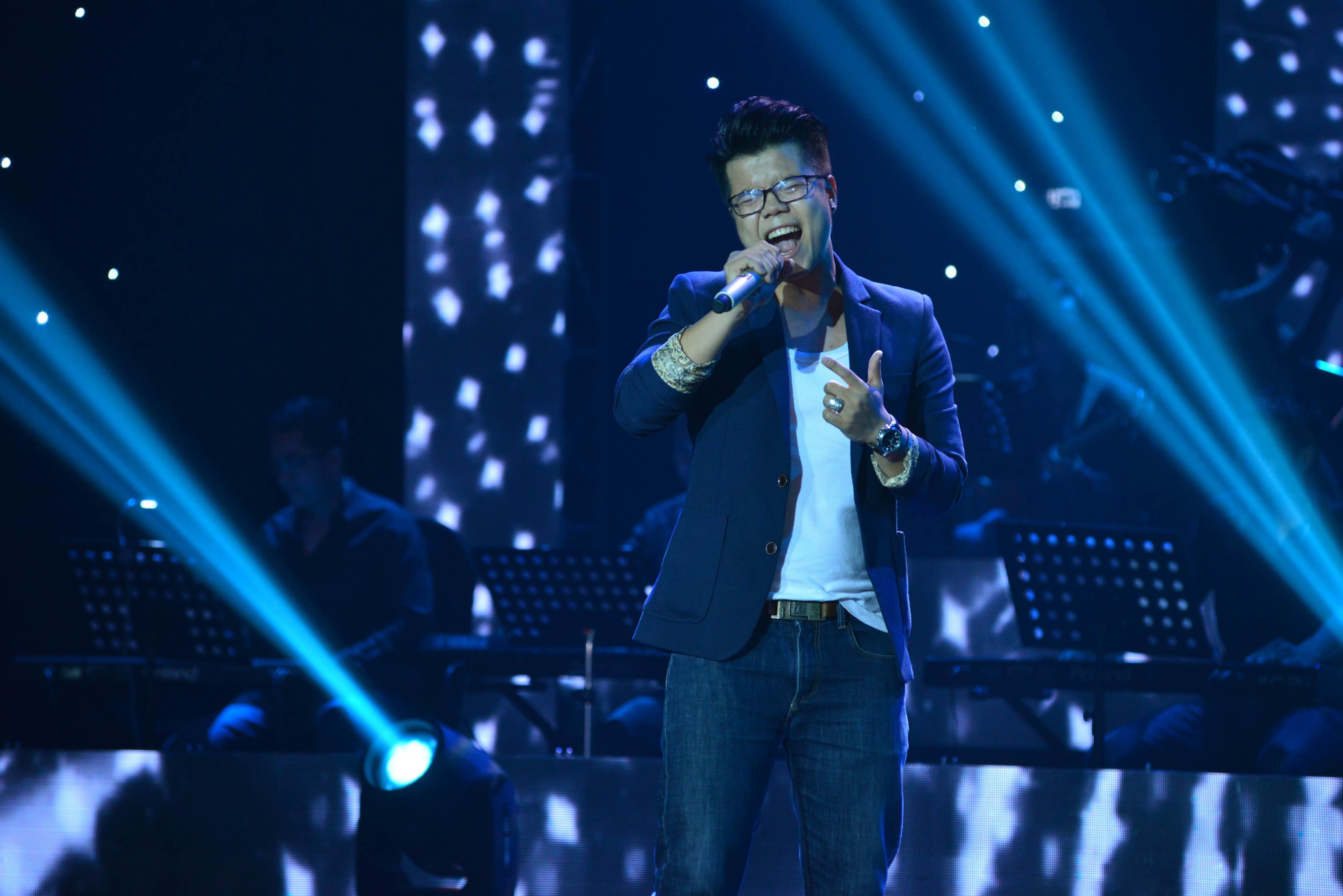 Tiết mục thứ 3 là ca khúc Mơ trong mong chờ của tác giả Trần Dũng Khánh. Nội dung ca khúc viết về những ước mơ, hoài bão dù trong cuộc sống có gặp nhiều khó khăn. 