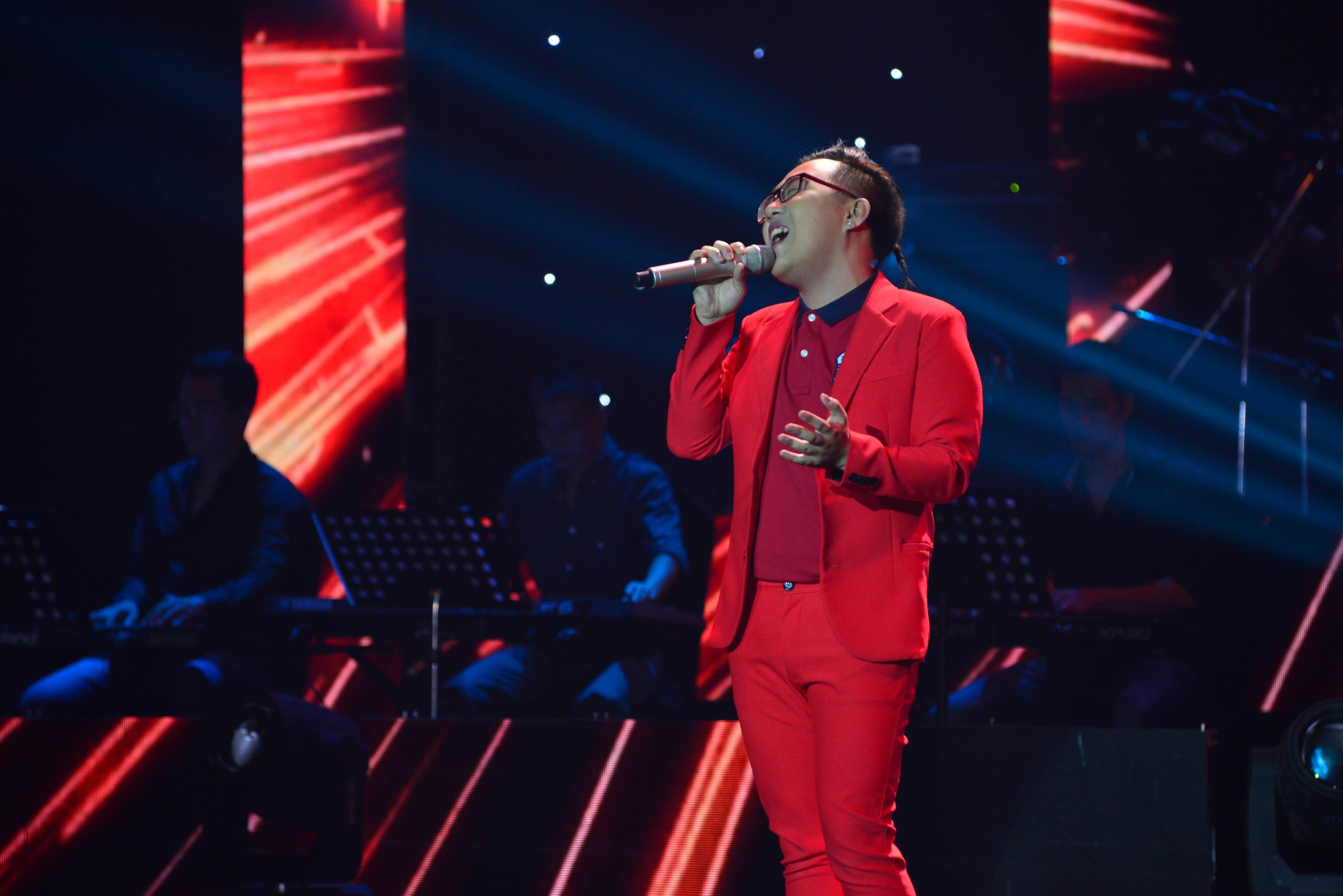 Trung Quân Idol đã đưa khán giả hòa nhịp với giai điệu da diết qua ca khúc Nếu như của tác giả Lê Hà Nguyên.. Nội dung ca khúc nói về tình yêu đơn phương của một chàng trai dành cho cô gái