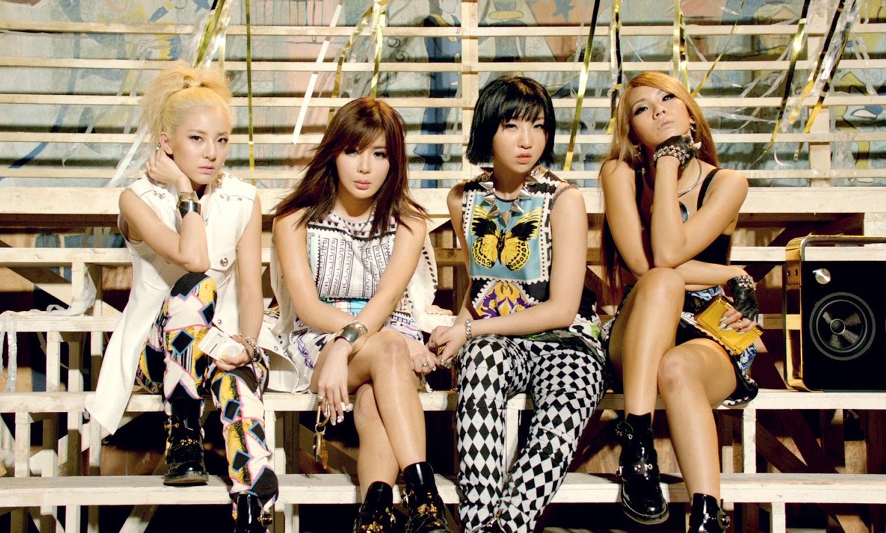 2NE1 là trường hợp duy nhất có fancafe không hề biến động trong suốt một năm qua.