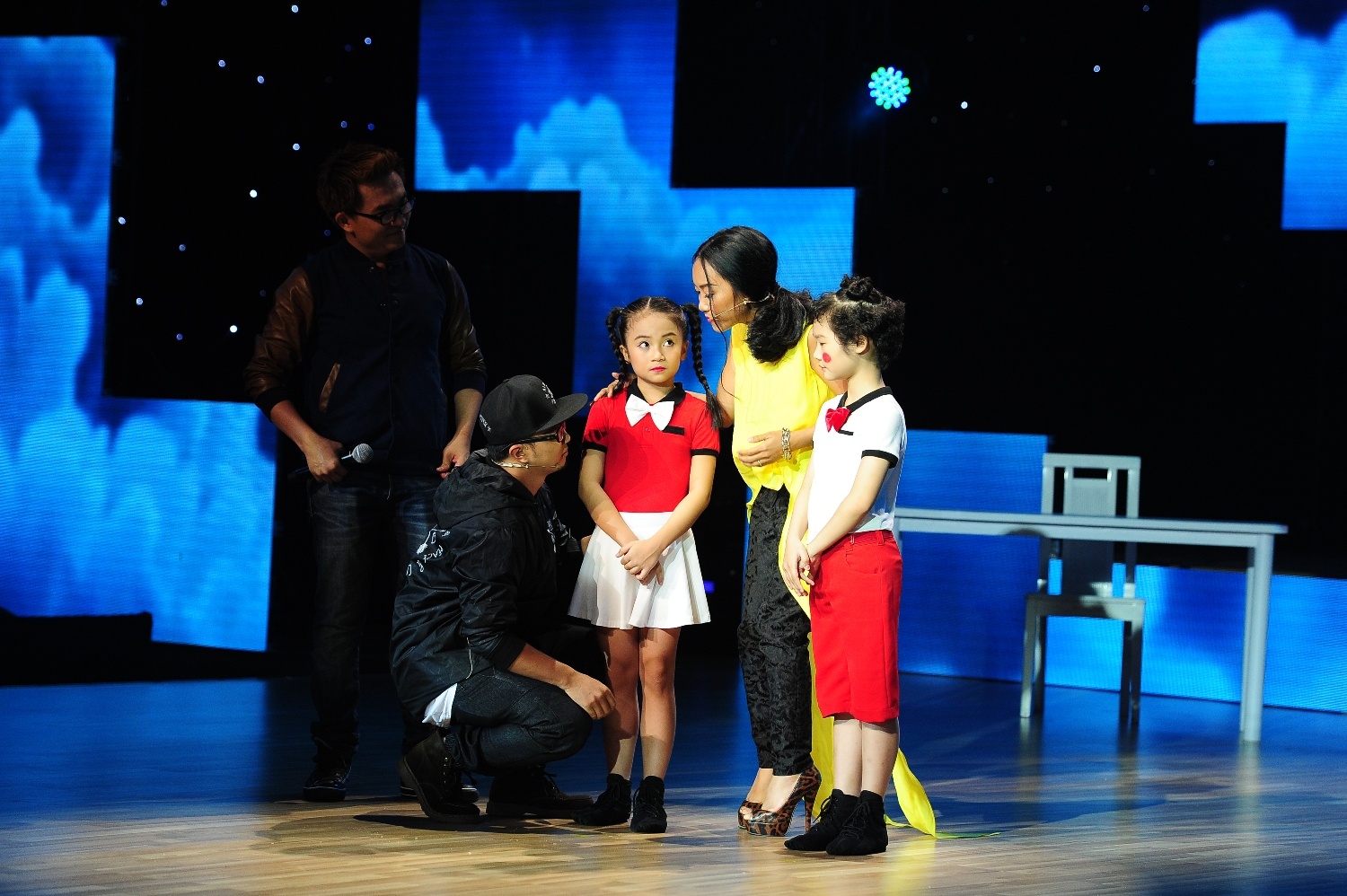 Nhưng Đoan Trang khôn khéo cho rằng, cô muốn xây dựng đội của mình như một gia đình. Ở đó các bé được vui chơi và học tập thoải mái. Như Minh quyết định về đội Đoan Trang - Hà Lê trong sự tiếc nuối của Minh Hằng.