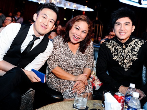 Siu Black tro lai ghe nong truyen hinh sau on ao doi tu hinh anh