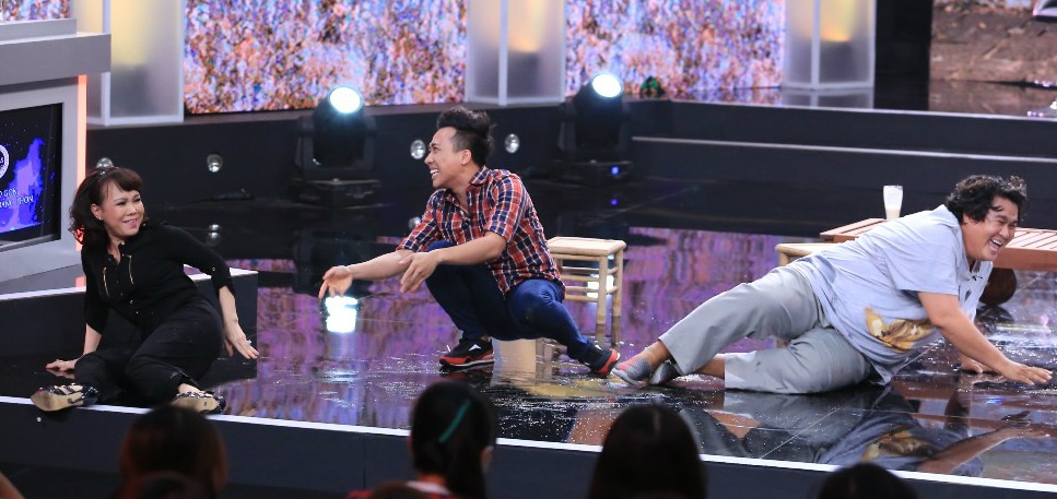 Tran Thanh - Viet Huong - Hoang Map lau san hinh anh