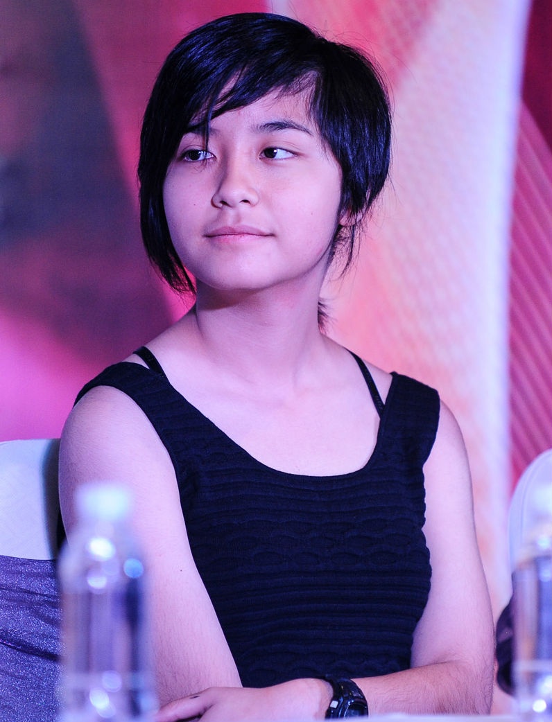 “Chúng tôi rất hạnh phúc và tạo điều kiện tối đa để Na và Nấm học hành bài bản”, Ngọc Lễ cho biết. Đặc biệt, cả 2 cô con gái cưng đều có khả năng sáng tác nhưng không bị ảnh hưởng bởi phong cách âm nhạc của bố mẹ. Trong live show này, Na và Nấm sẽ giới thiệu những ca khúc đầu tay. Dù sống ở Mỹ từ khá lâu nhưng 2 bé vẫn được bố mẹ dạy nói tiếng Việt khá rành mạch. Nhưng trước những câu hỏi khá dài, cả 2 lúng túng và phải nhờ đến sự viện trợ của bố mẹ.